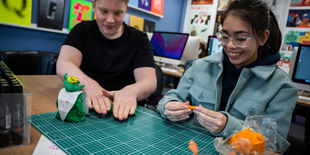 Art students making 3D models